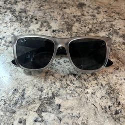 RAY-BAN (RB4165) - OBO $75.00