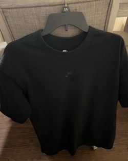 Men’s Nike T-Shirt (Medium)