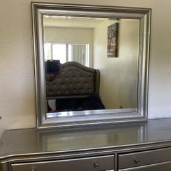 Dresser with mirror 