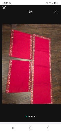 Red table runner and mat set