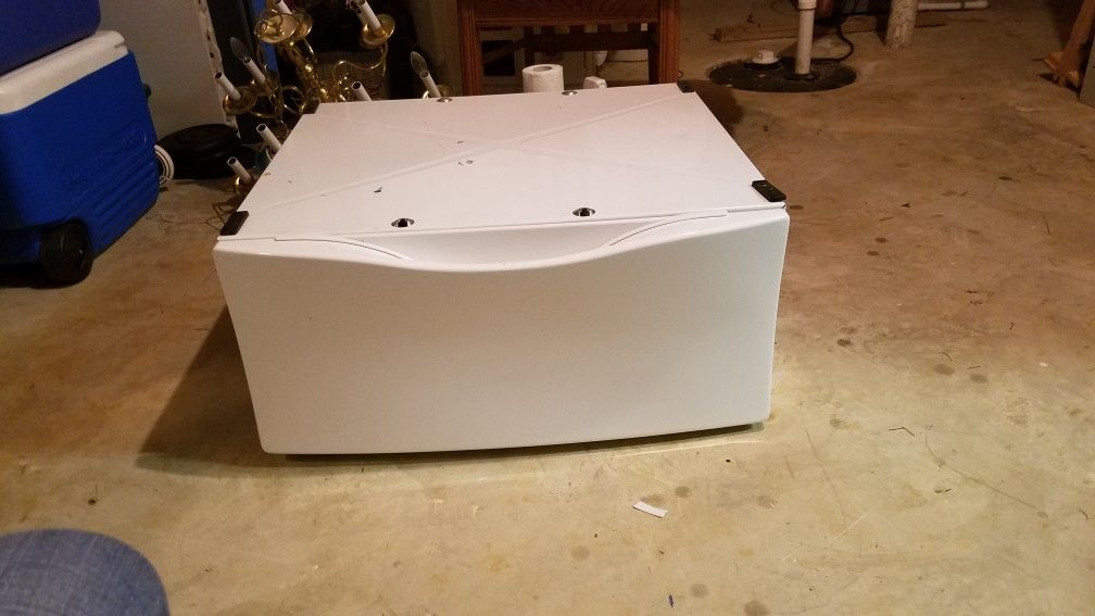 Dryer/washing machine base