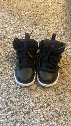 Jordan 1 Mid SE black white dark concord