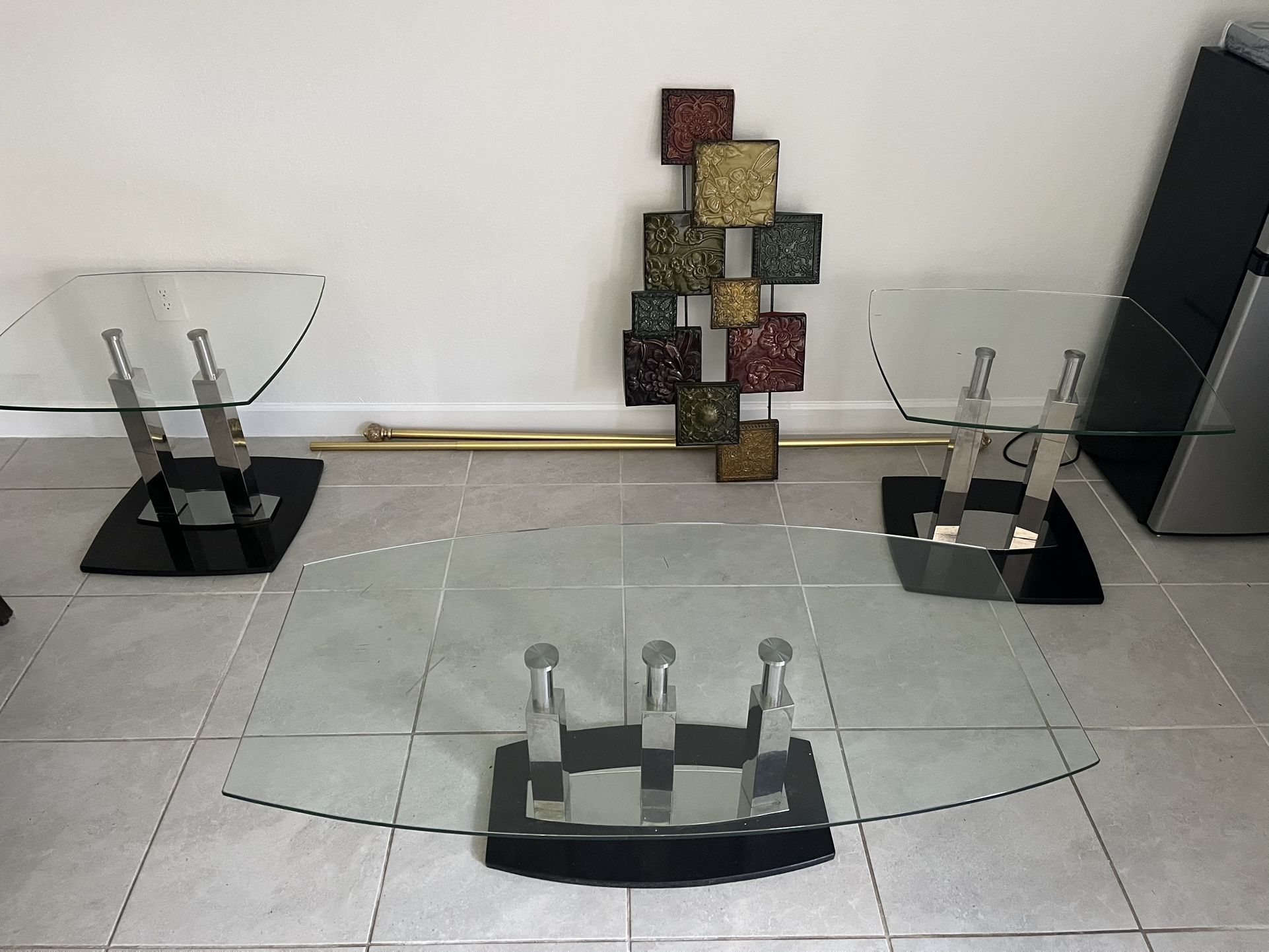 Coffee Table w/2 End Tables