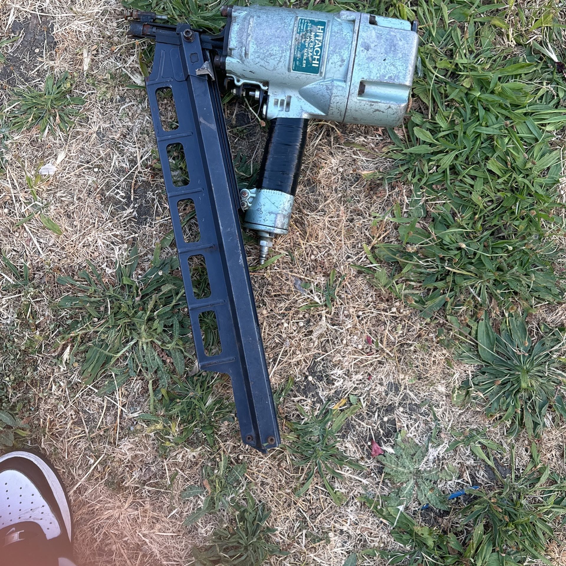 Hitachi 21- Degree Pneumatic Framing Nailer 