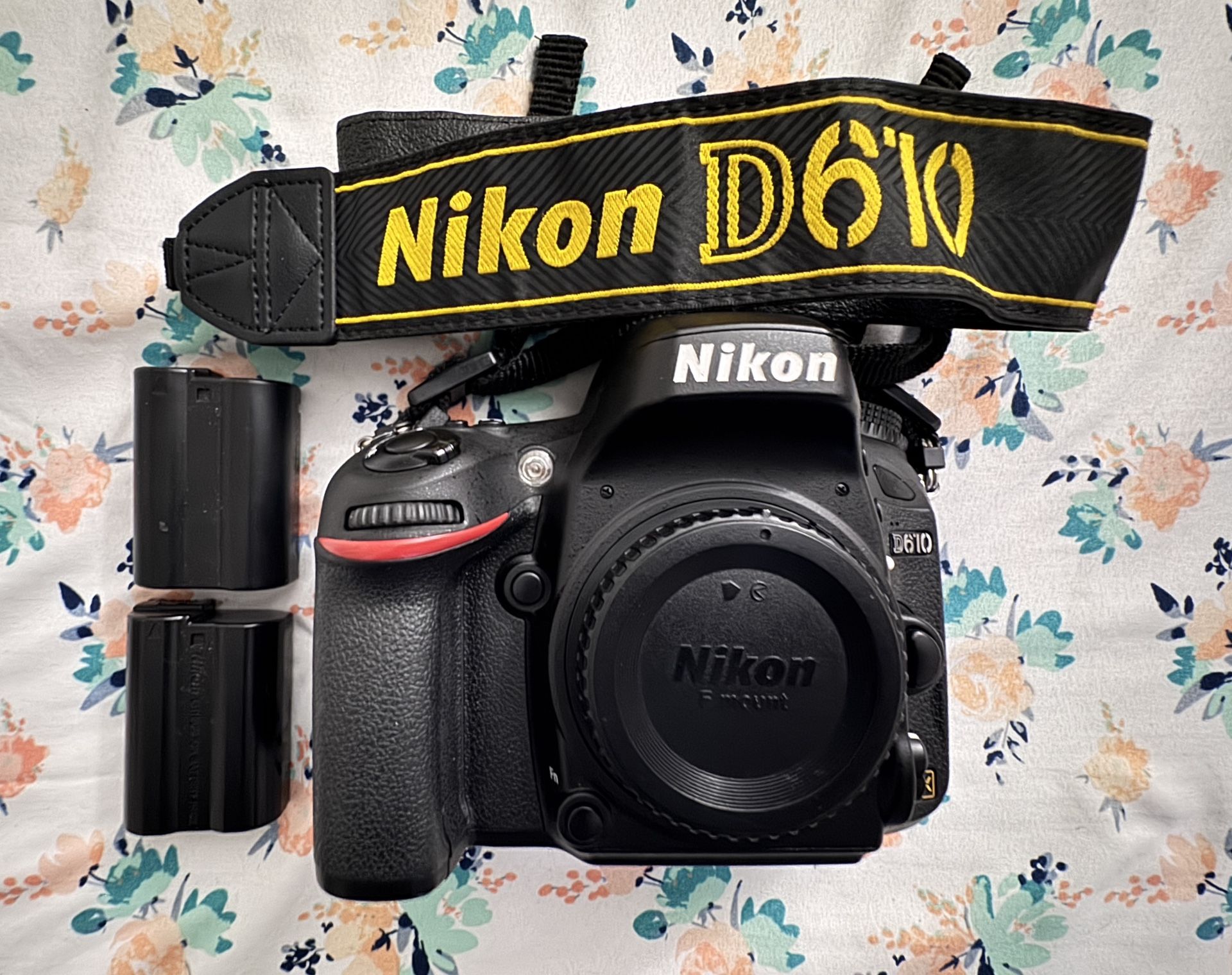 Nikon D610 + Batteries