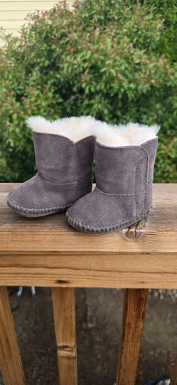 Lightly Used UGG infant baby boots size 0/1