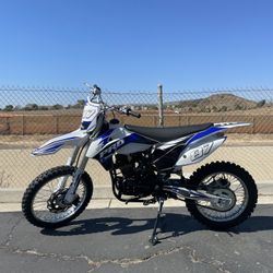 New 200cc Dirt Bike 5 Speed  Electric Start Disc Brakes At Turbopowersports 