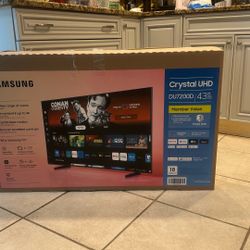 Samsung 43” Smart TV