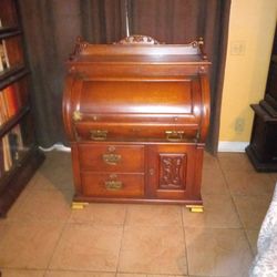 BEAUTIFUL! Antique Davenport Desk. 