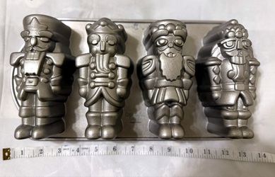 Nordic Ware Nutcracker Sweets Cakelet Pan 6 Cup Cast Aluminum