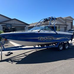 2003 Centurion Typhoon 23ft Wake/Surf Boat