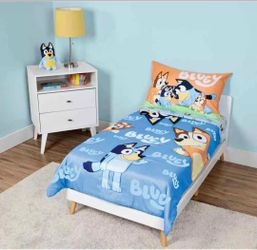 Bluey 4pc toddler bed comforter and sheets set new