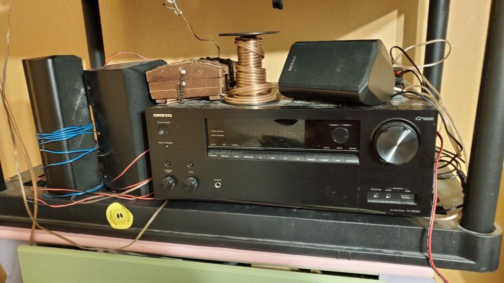 Onkyo TX-686 with speakers