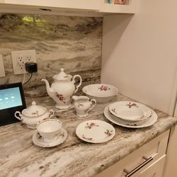 Set Of CHINA.  PLACE SETTING OF 8