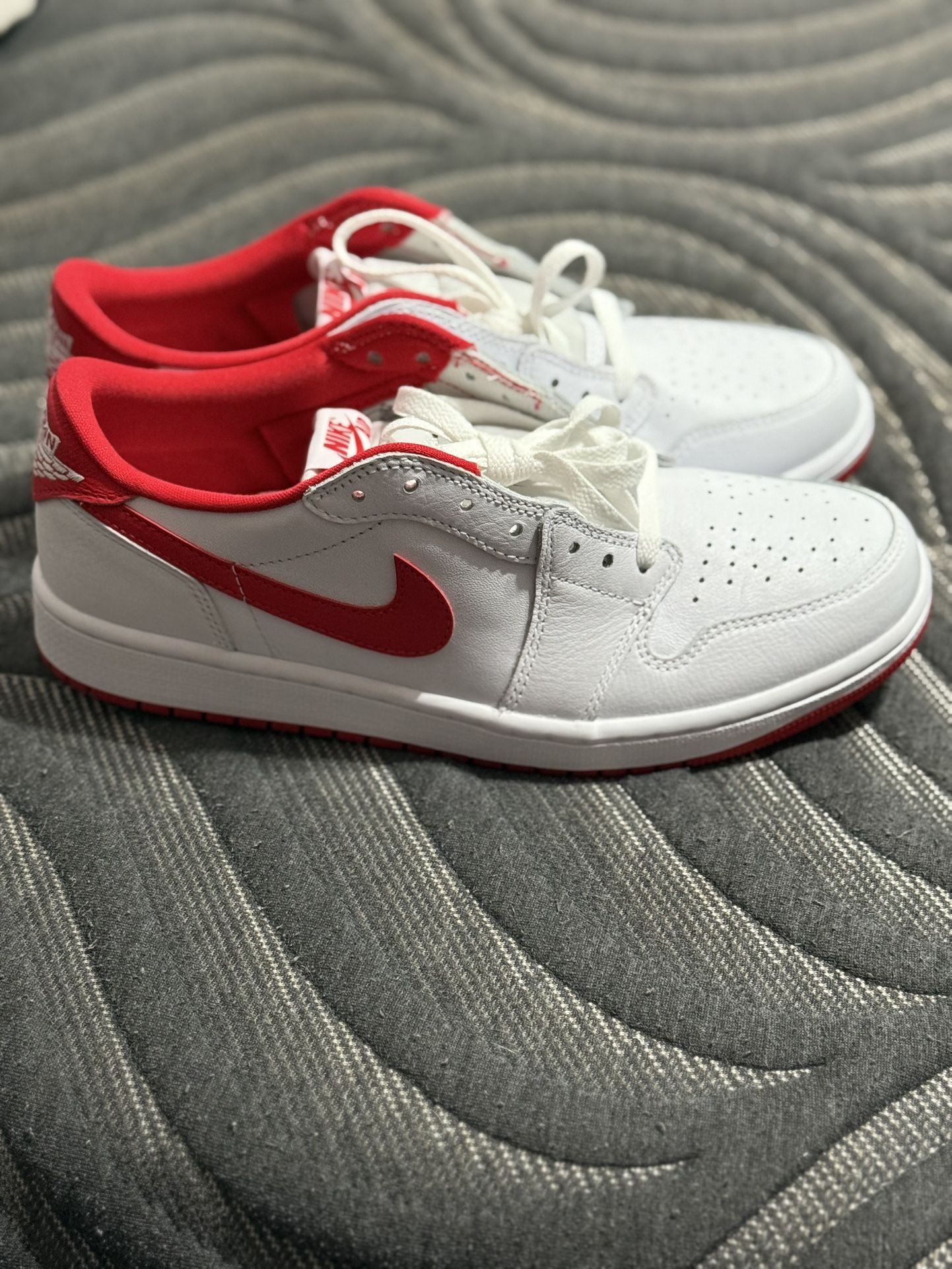 Jordan 1 Retro Low OG “ University Red “