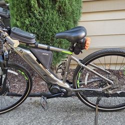 Giant Explorer E+ 3 Electric Hybrid Bicycle Bike Like NEW