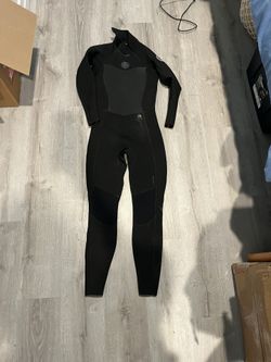 Women’s Size 6 3.2 Wetsuit