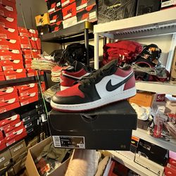 Jordan 1 Low “Bred Toe” Brand New! Size: 7Y 