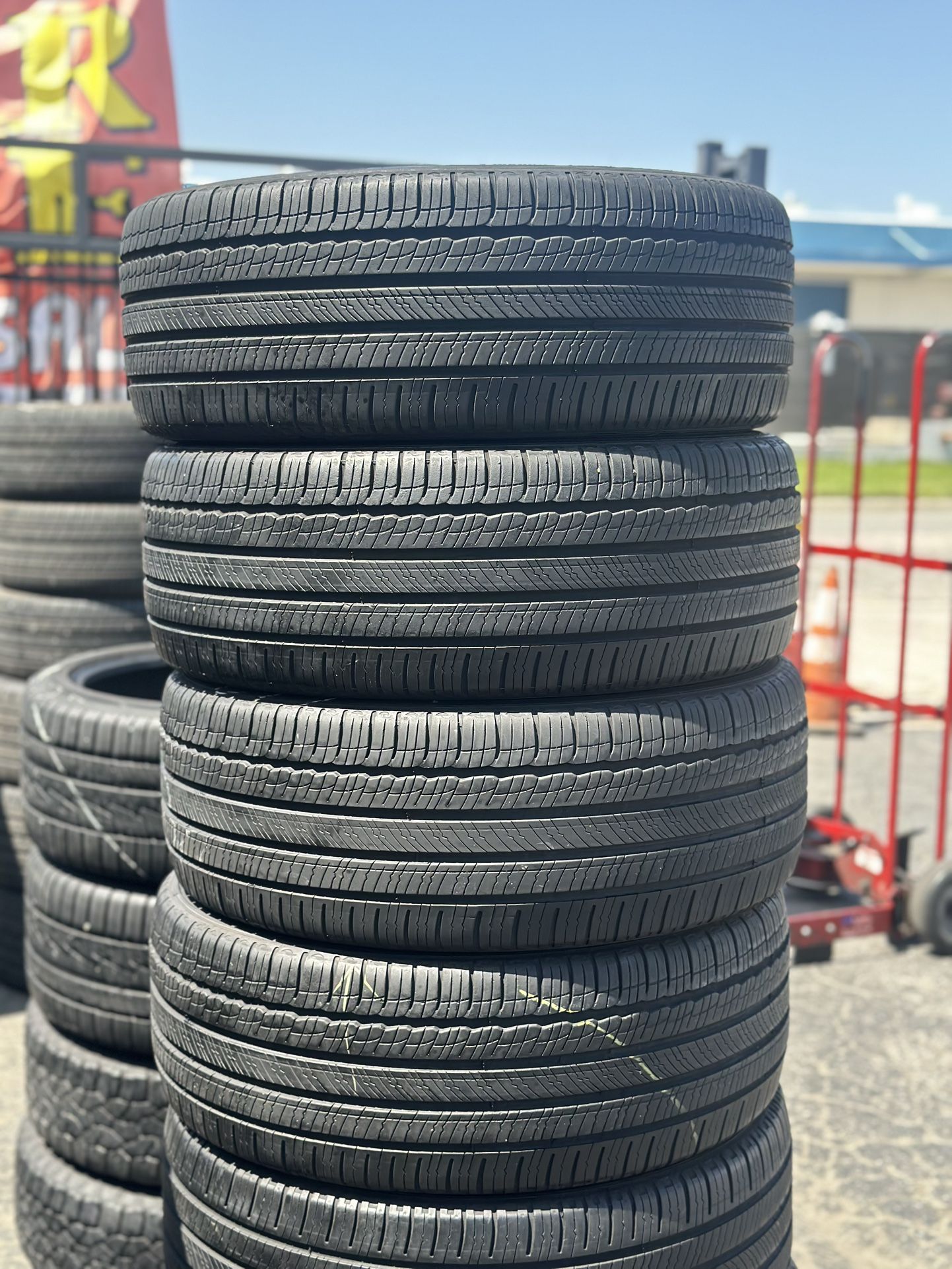 SET OF TIRE 235 45 18 MICHELIN 85% LIFE
