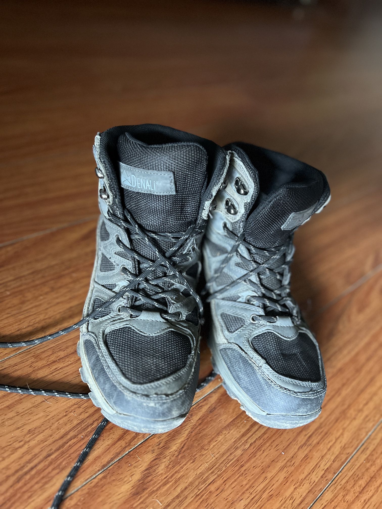 Used Women’s Hiking Boots 