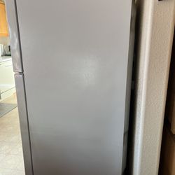 Refrigerator (white) - LG 