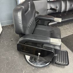  Professional Barber Stylist Chair– Hydraulic Black Like NEW  