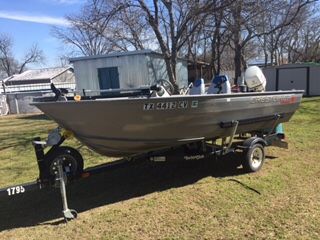 2003 Crestliner Canadian 14’ Johnson Motor 25HP 4 Stroke