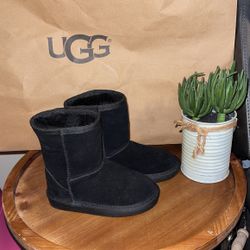 KOOLABURRA BY UGGS TODDLER SIZE 10  🥰
