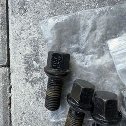 GOLF GTI LUG NUTS 20