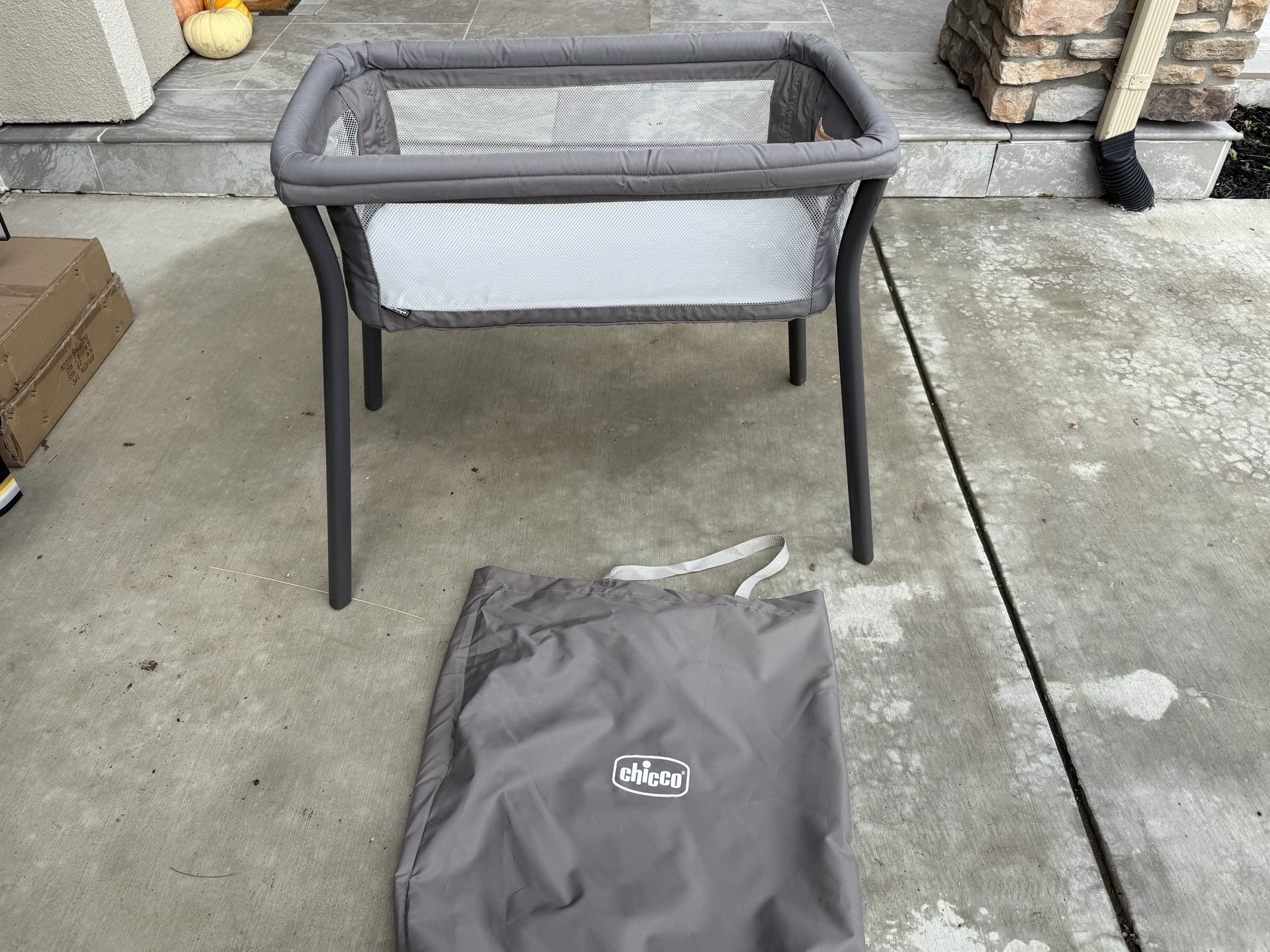 Chicco Lullago Anywhere Portable Bassinet