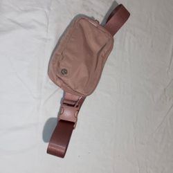 The Lululemon Everywhere Bag