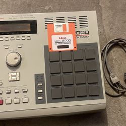 Akai MPC 2000 Vintage Drum Machine 