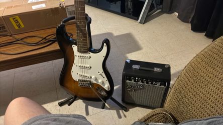 Squier Stratocaster Guitar with Frontman 10G Amp