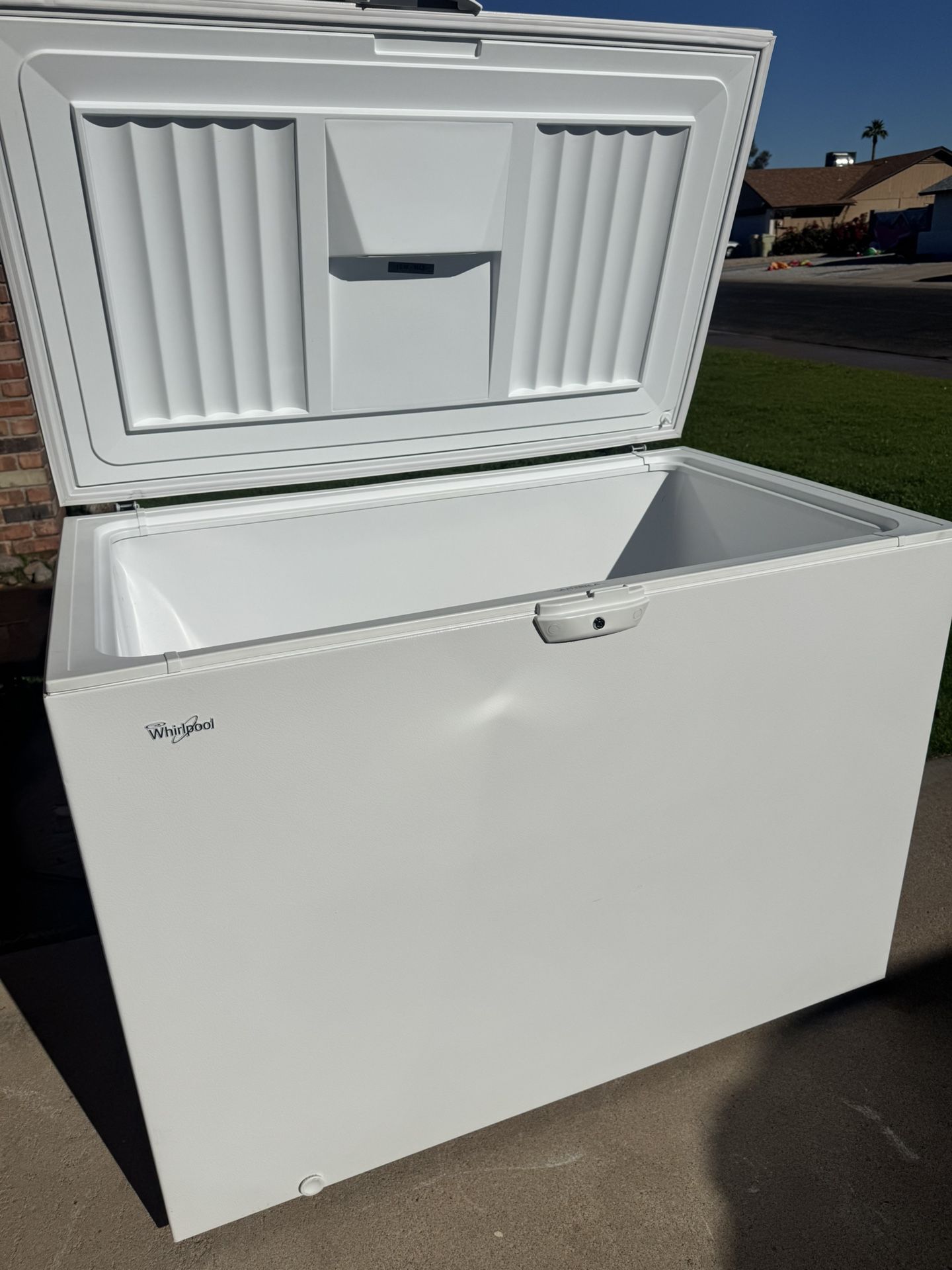 CLEAN! Large whirlpool freezer