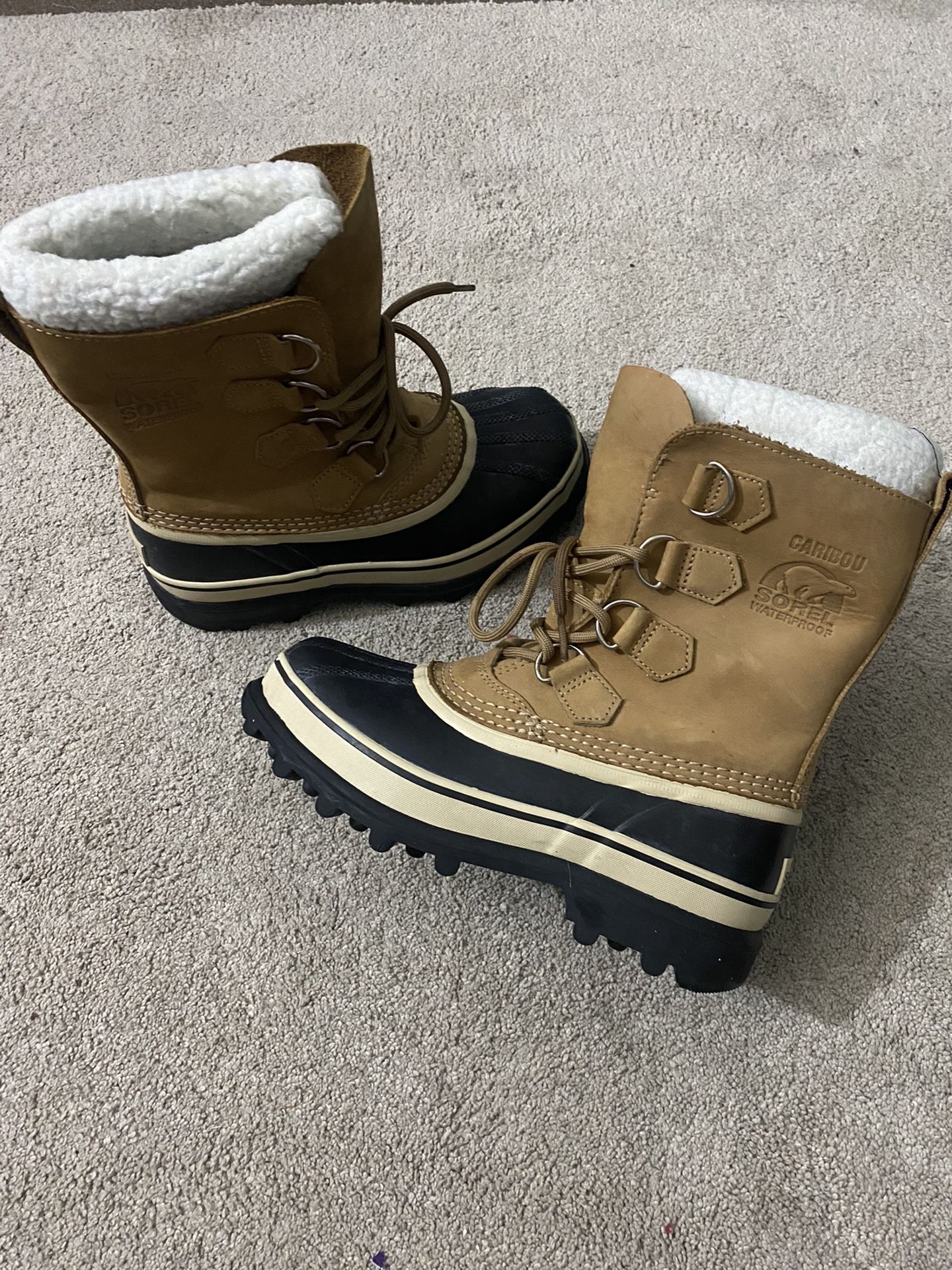 Sorel Woman’s Caribou Boots, Tan , Sz 6