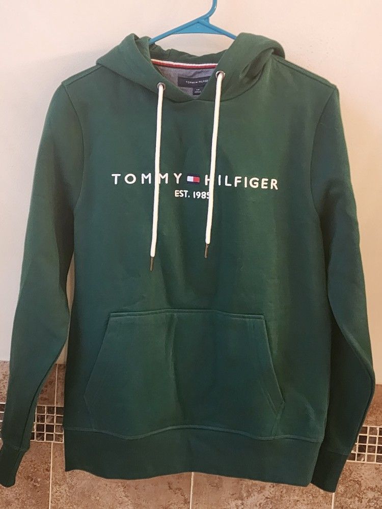 Tommy Hilfiger Men's Fleece Embroidered Pullover Hoodie Sweatshirt 2024 Collection