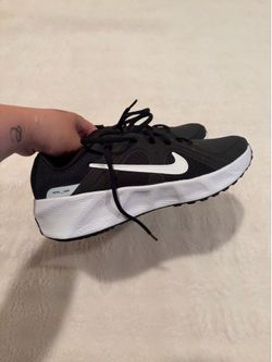 New Nike Shoes size 7Y/8 women’s