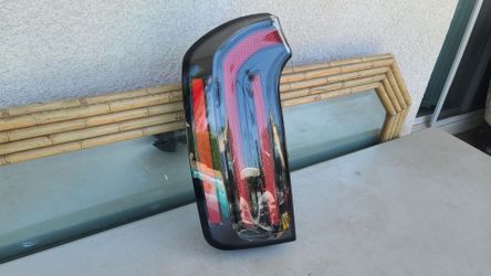 2023 - 2025 KIA TELLURIDE LEFT TAILAMP TAIL LAMP LIGHT DRIVER SIDE GENUINE USED OEM. AA4