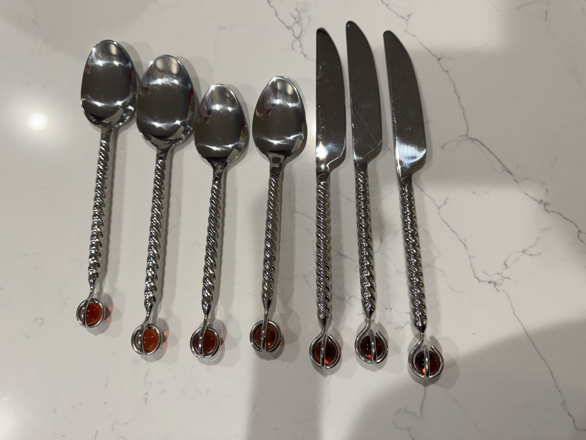 Vintage-Style Flatware Set – Twisted Metal Handles with Amber Accents (7 pcs)