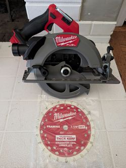 Milwaukee
M18 FUEL 18V Lithium-Ion Brushless Cordless 7-1/4 in. Circular Saw (Tool-Only)