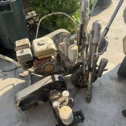 Se Vende Espreyadora Titan 6900 Con Piston Extra Y Pompa Extra Mi Amigo La Dejo Aqui Se Vende X $750 Dlrs  Asi Como Esta Ok
