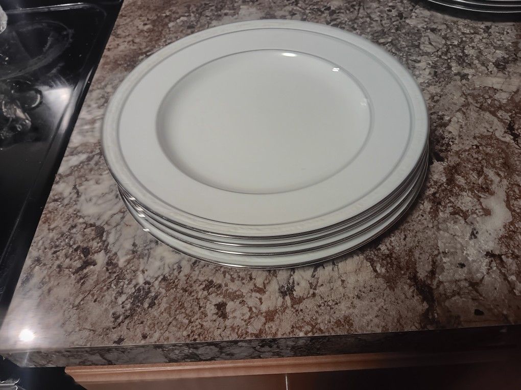 Set of Dinner Plates
