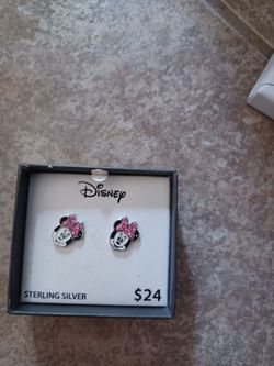 Disney Minnie Mouse Crystal Sterling Silver Stud Earrings
New Disney Minnie Mouse stud earrings are sterling silver