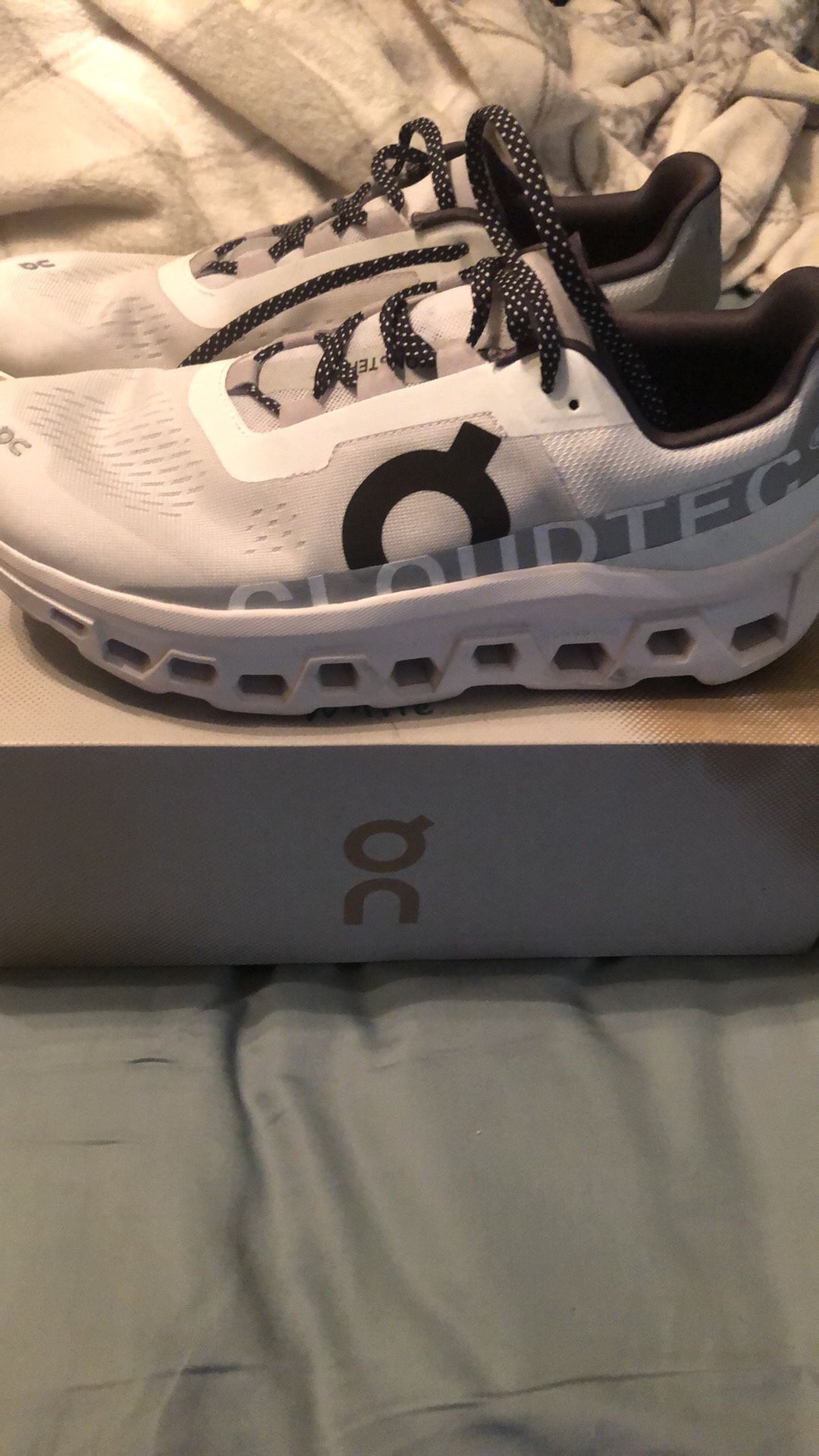 UN CLOUDS MONSTER SIZE 11 $130