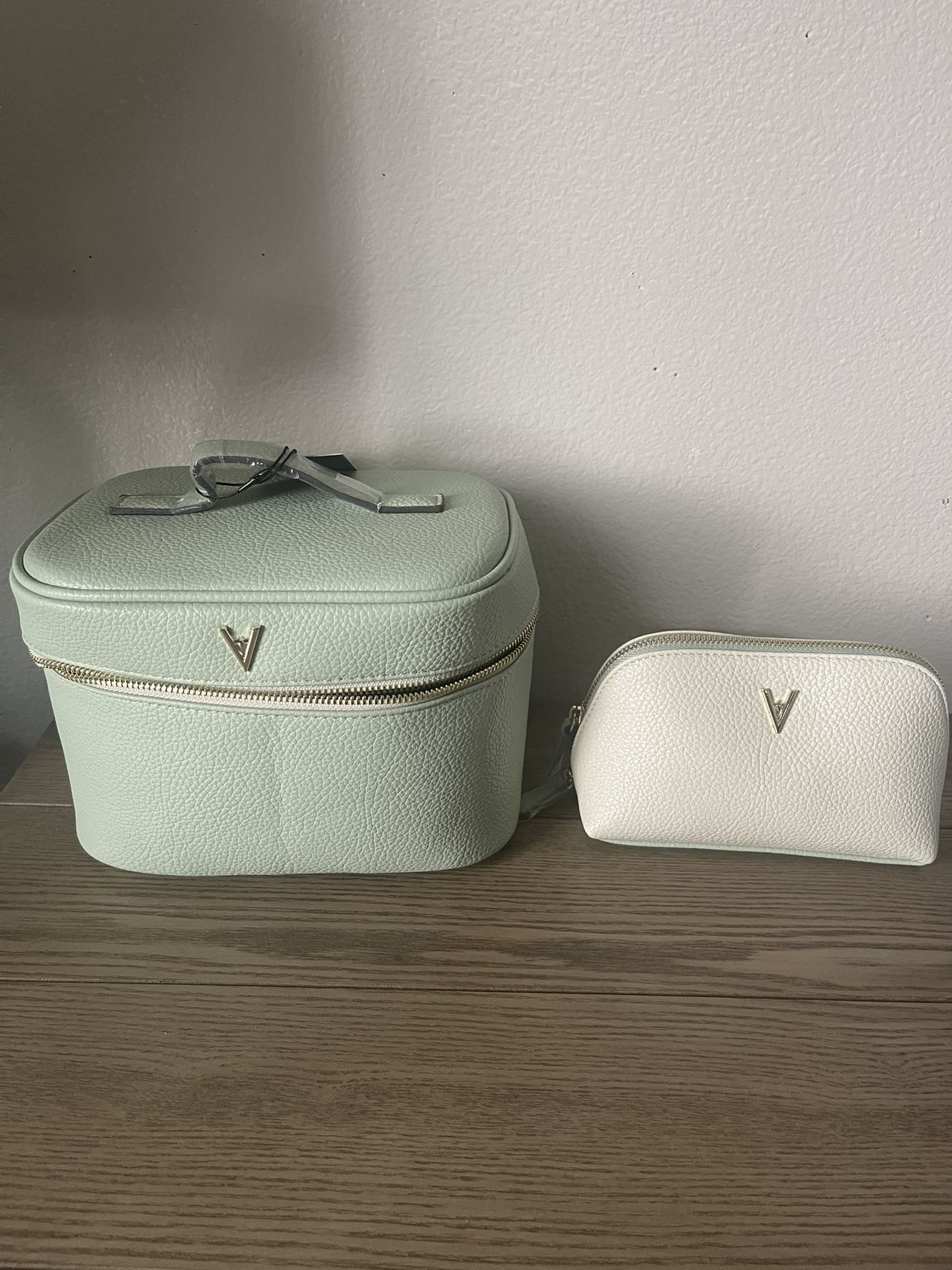 New - Cosmetic Bag Set - Vanessa Williams