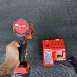 Milwaukee M18 1/2 in. Cordless Brushless High Torque Impact Wrench Kit (Battery & Charger)