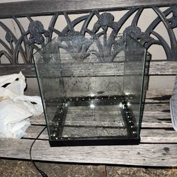 5 GALON FISH TANK WITH ACCESSORIES 