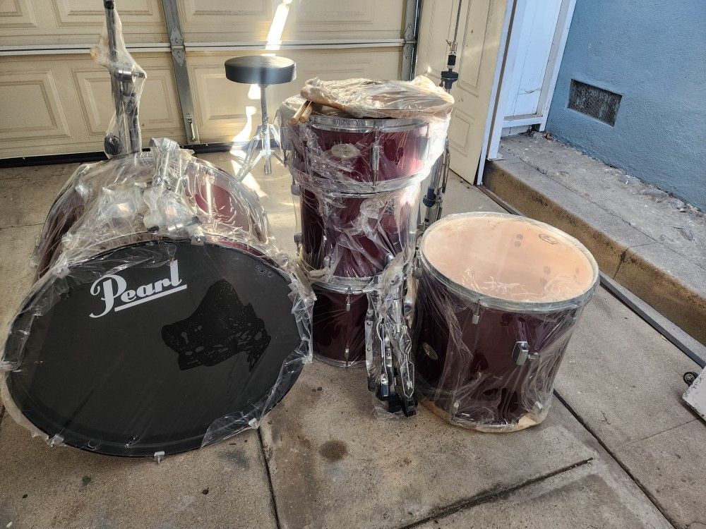 Pearl Drum Set with Cymbals & Hardware