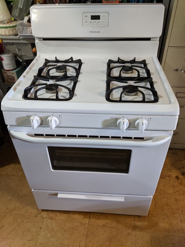 Frigidaire 4.2 Cu ft Freestanding Gas Stove for Sale in Los Angeles