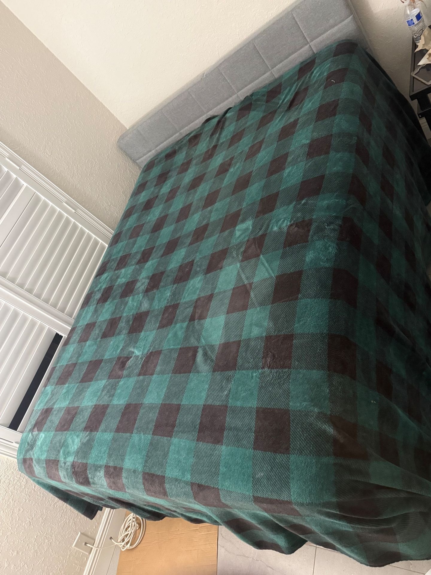 Complete Queen Bed Set with Adjustable Frame